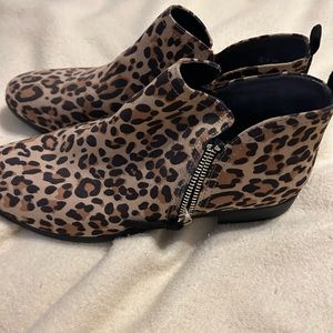 Dr. Scholls Rate Zip Bootie Size 11, excellent condition.Size 11 Medium